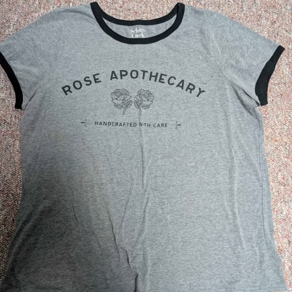 Torrid graphic tee size 2 Schitts Creek.